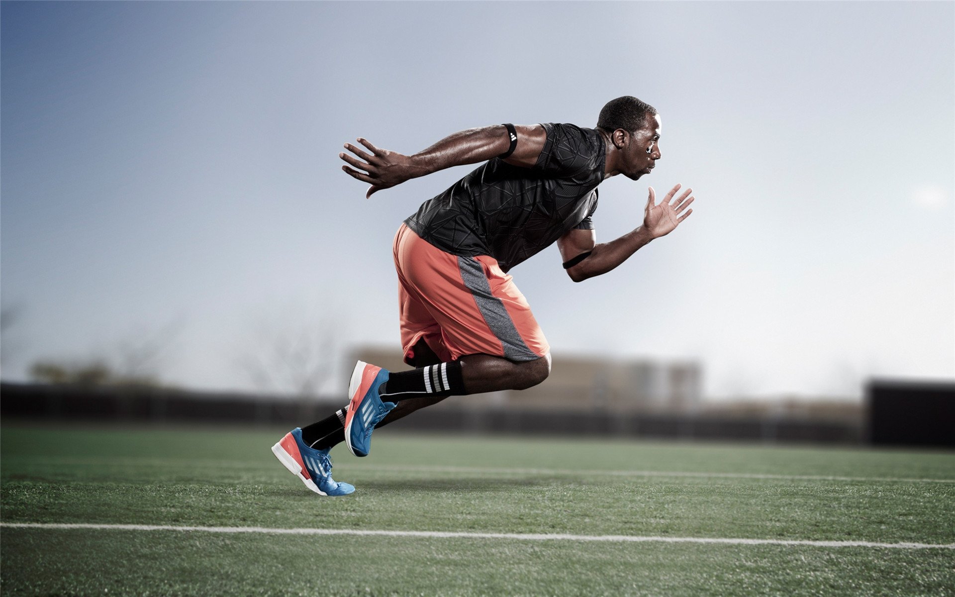 “安赫尔·巴尔博萨的攻守兼备与快节奏突破,成就美洲狮队的制胜利器”